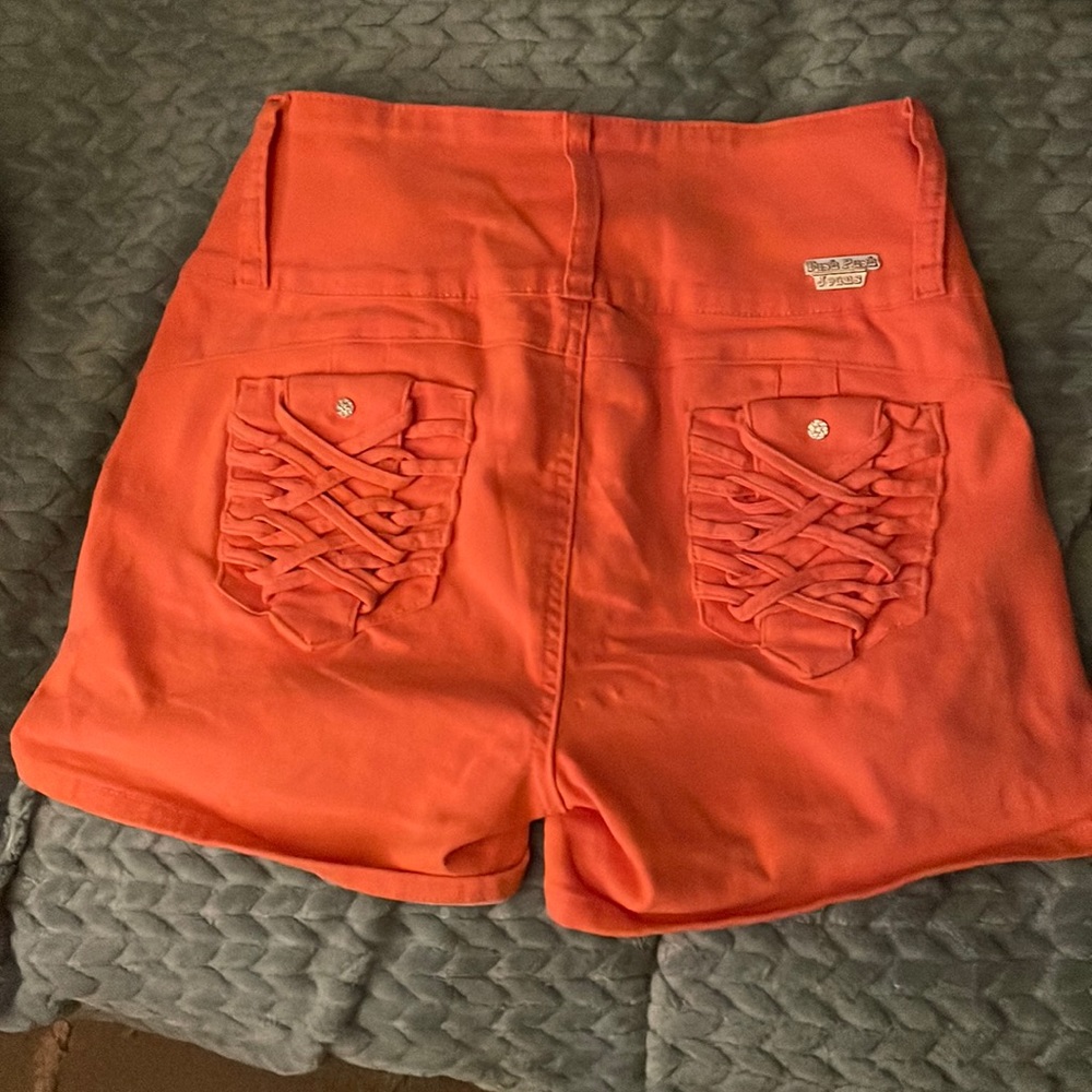 High wasted tush push stretchy Jean shorts make your butt look awesome!!